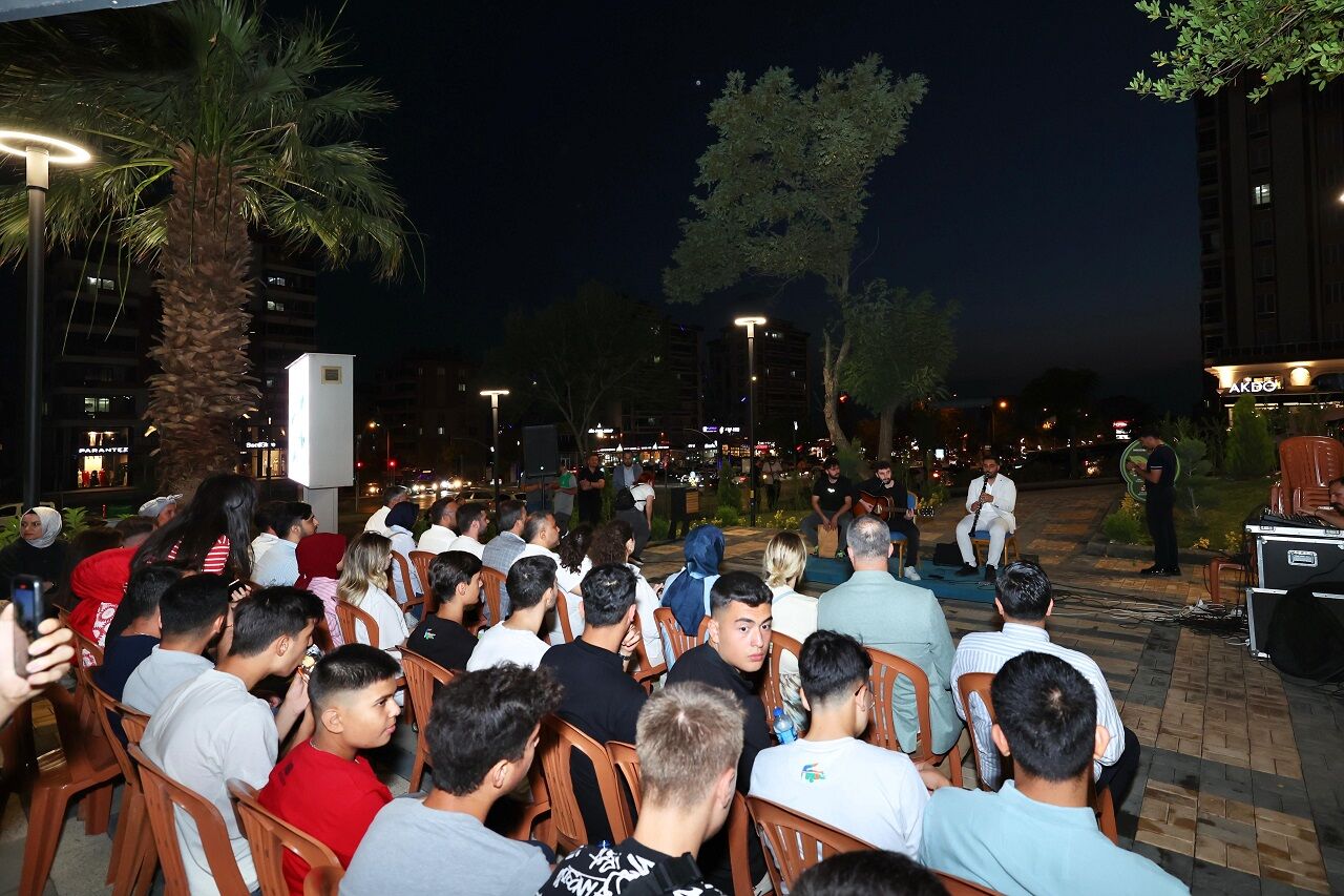 Kahramanmaraş’ta Yaz Akşamları Eli Türkoğlu Ile Şenlendi (6)