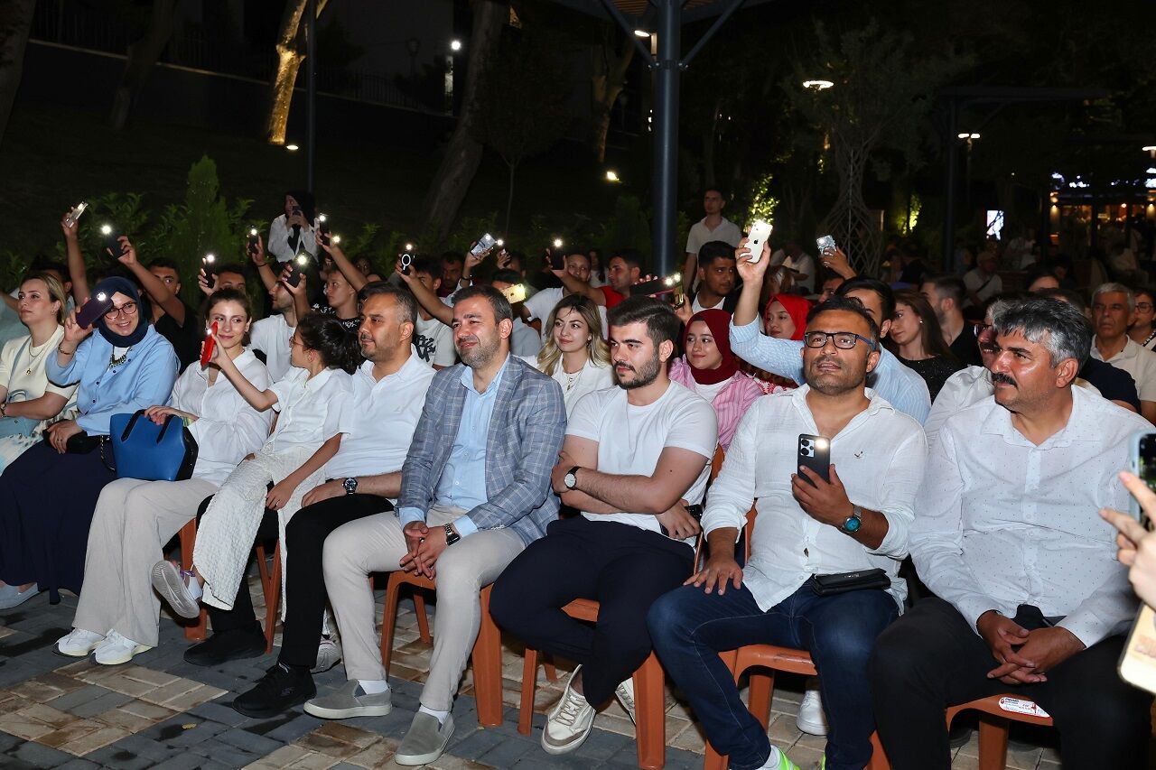 Kahramanmaraş’ta Yaz Akşamları Eli Türkoğlu Ile Şenlendi (7)