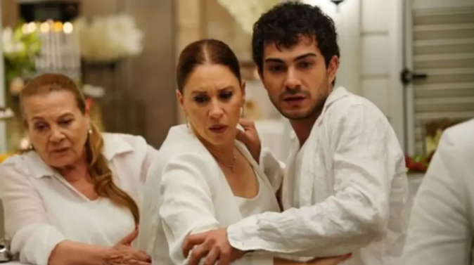 Kızılcık Şerbeti Dizisinde Sürpriz Ayrılıklar Kimler Veda Ediyor