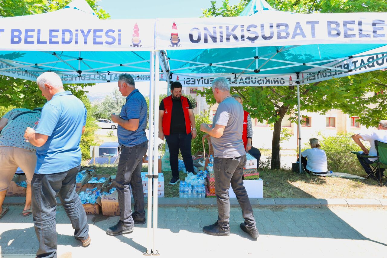 Onikişubat'ta Çadırlar Ve İkramlar Velilerin Yüzünü Güldürdü (3)