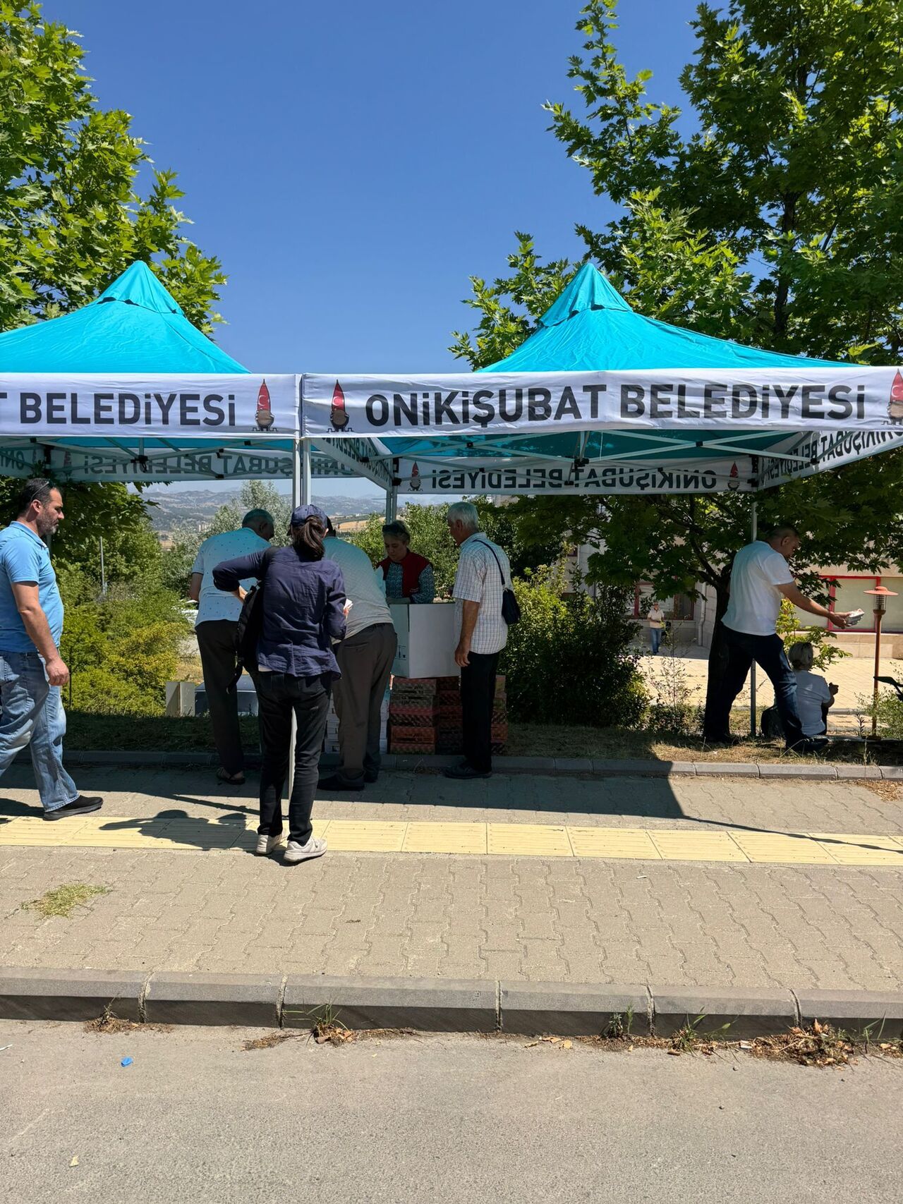 Onikişubat'ta Çadırlar Ve İkramlar Velilerin Yüzünü Güldürdü (6)