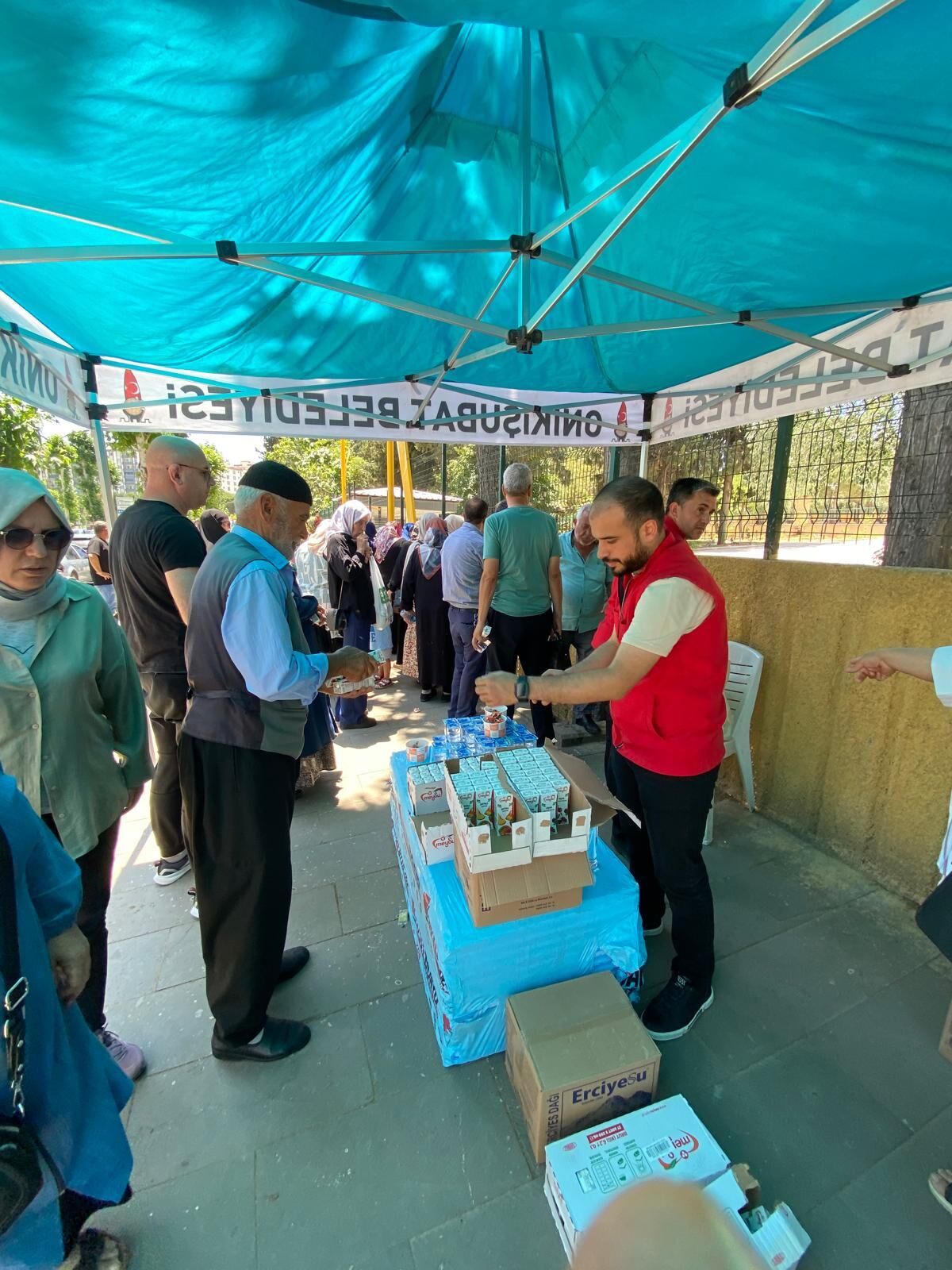 Onikişubat'ta Çadırlar Ve İkramlar Velilerin Yüzünü Güldürdü (7)