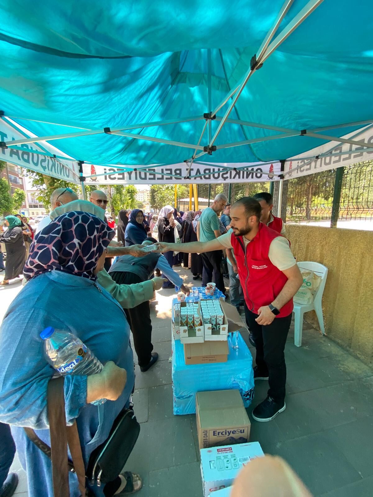 Onikişubat'ta Çadırlar Ve İkramlar Velilerin Yüzünü Güldürdü (8)