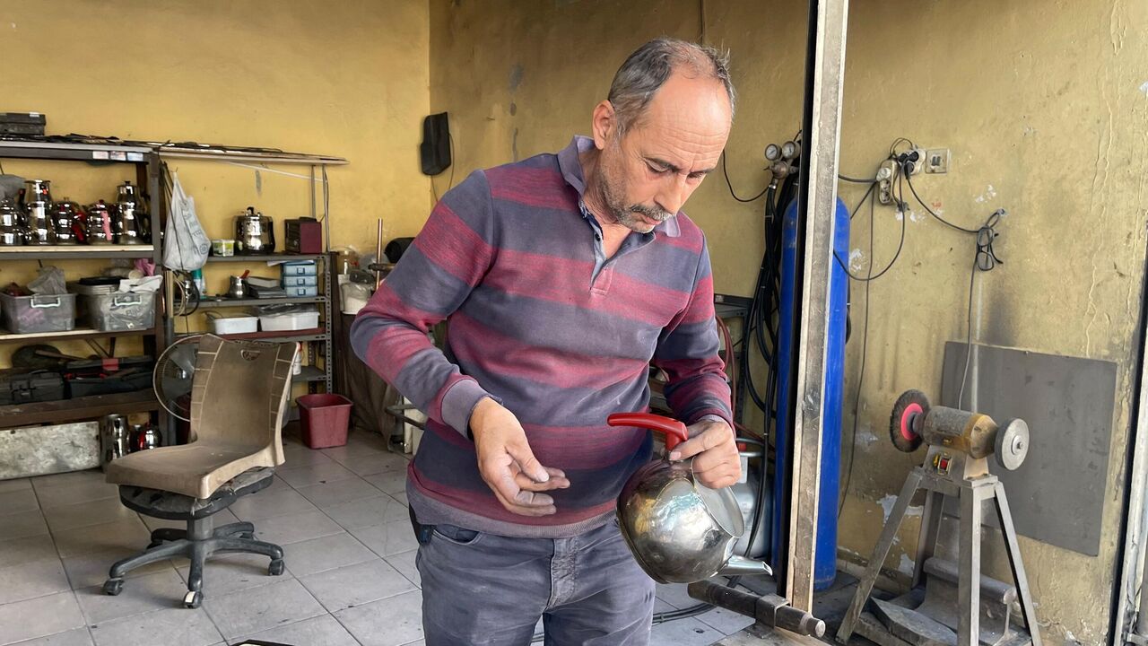 Osmaniye’de Eski Tencere Ve Çaydanlıklar Ustanın Elinde Yeniden Hayat Buluyor (2)