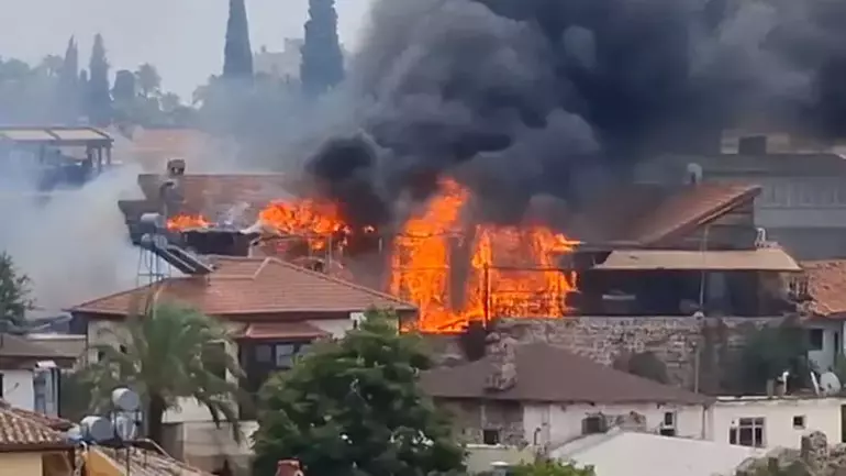 Otelde Başladı, İşletmelere Sıçradı Antalya’da Yangın Alarmı (2)