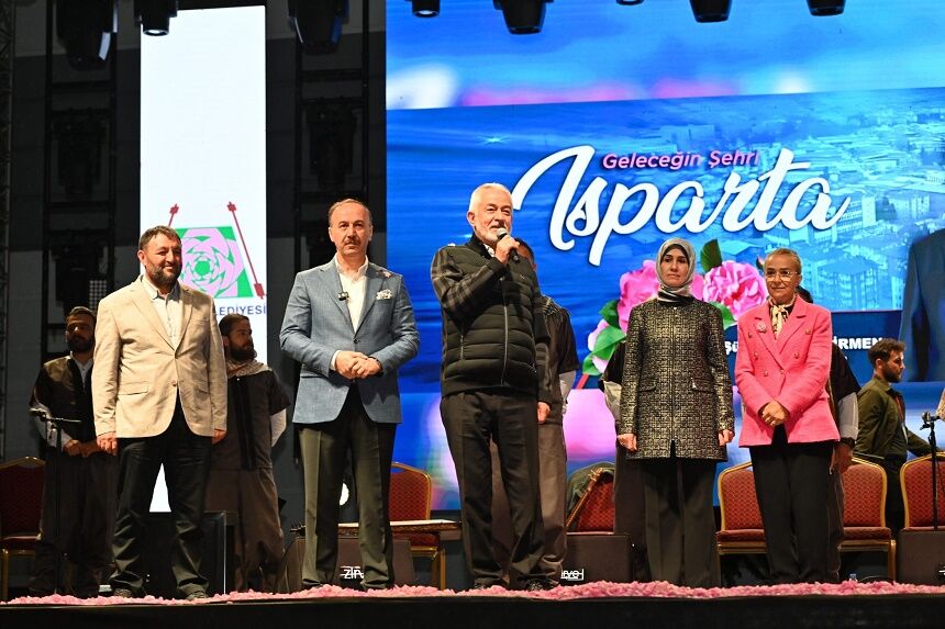 Urfa'nın Siyah Gülü Ile Isparta'nın Pembe Gülleri Uluslararası Gül Festivalinde Muhteşem Şölen