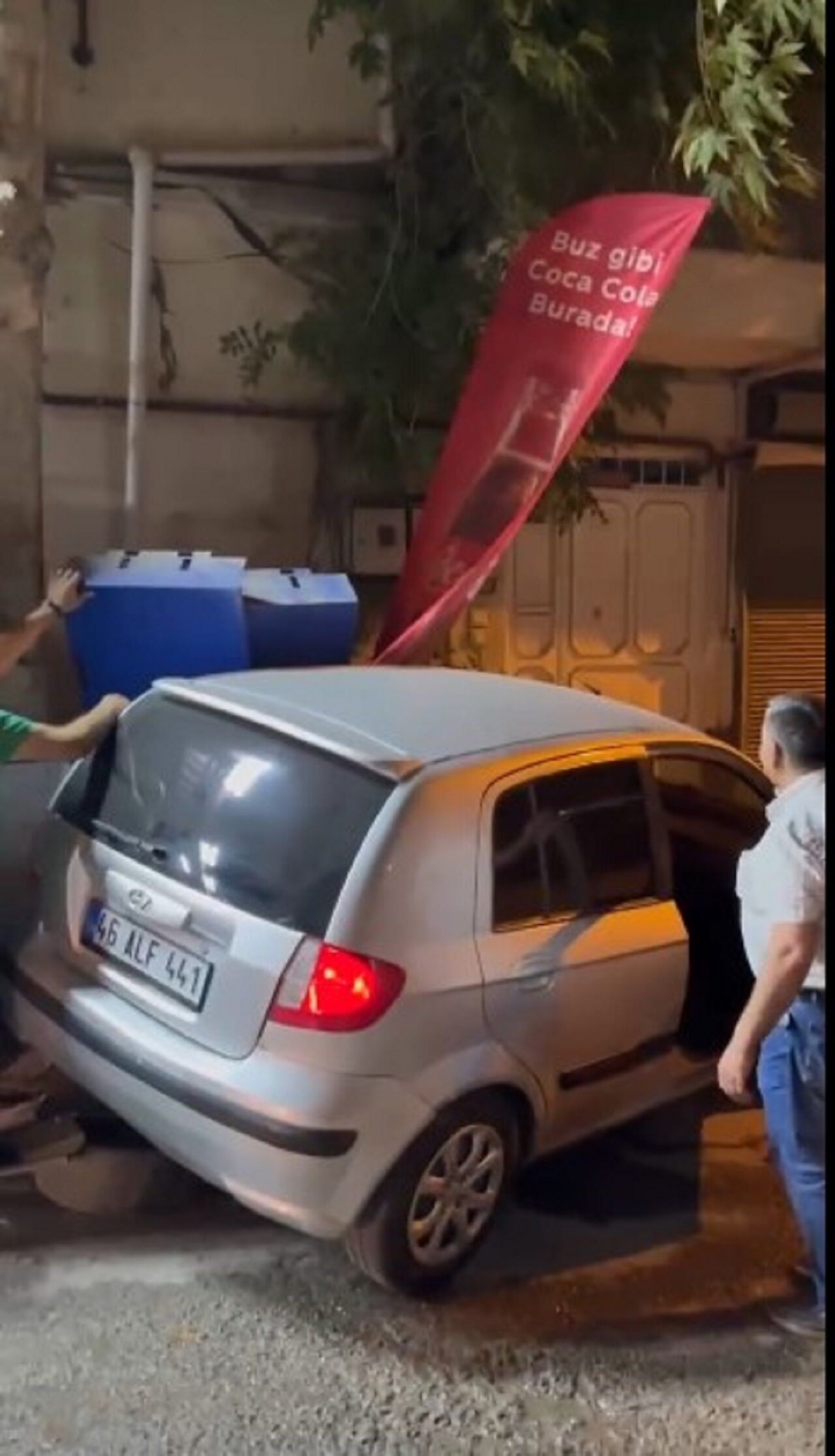 Abdal Halil Ağa Caddesinde Maddi Hasarlı Kaza (1)