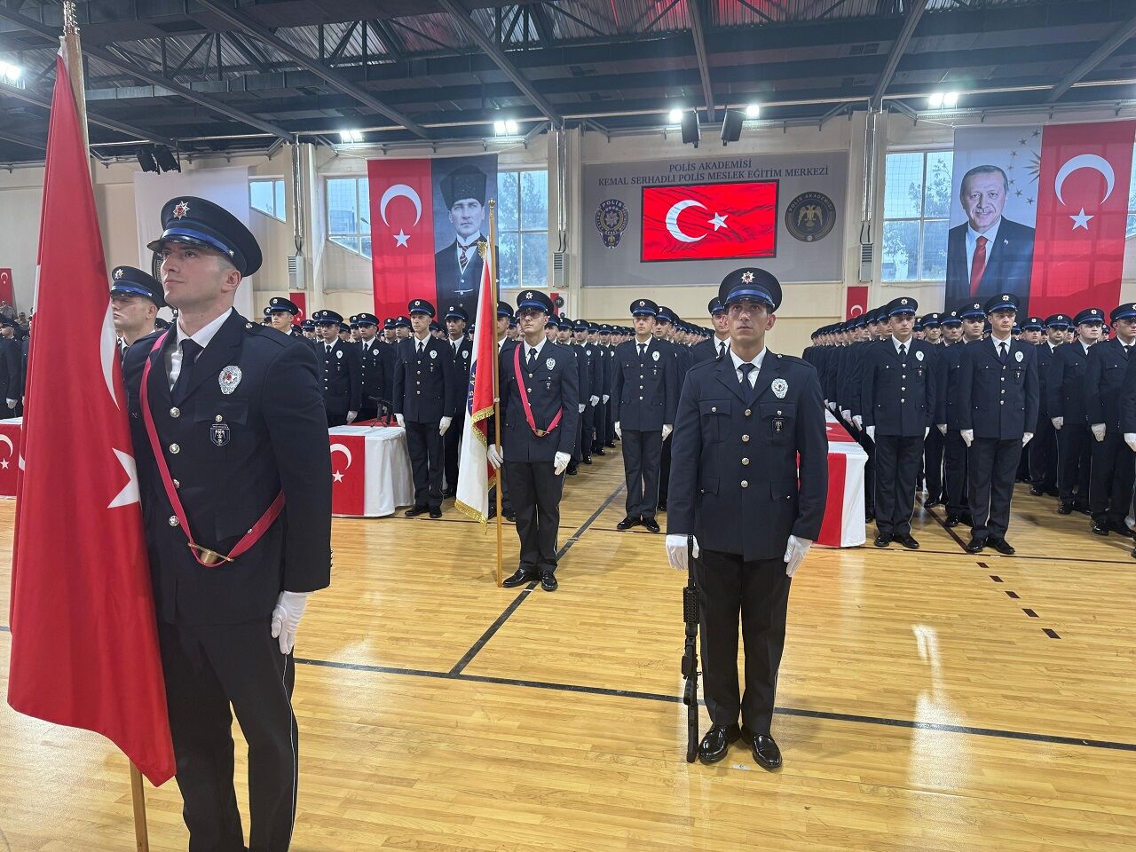 Adana’da 323 Polis Adayı Yemin Ederek Mezun Oldu (2)