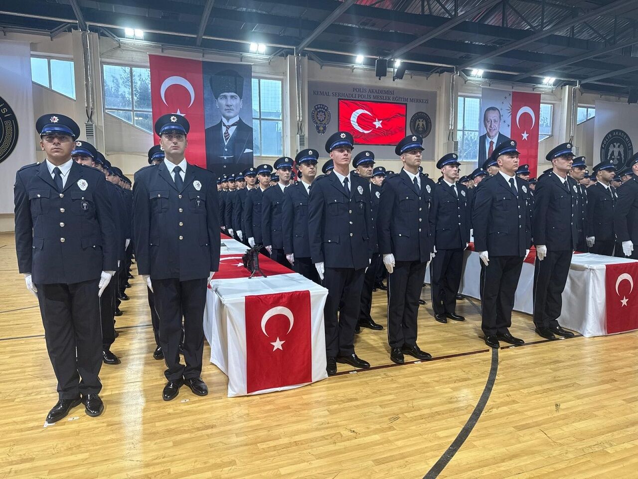 Adana’da 323 Polis Adayı Yemin Ederek Mezun Oldu (5)