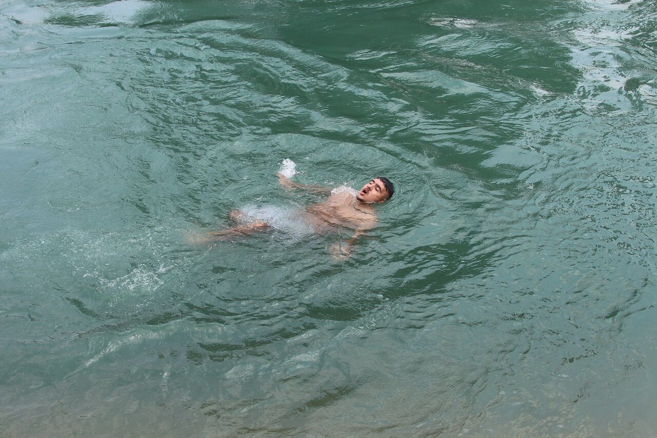 Adana’da 40 Derece Sıcakta Halk Sulama Kanallarına Akın Etti (3)