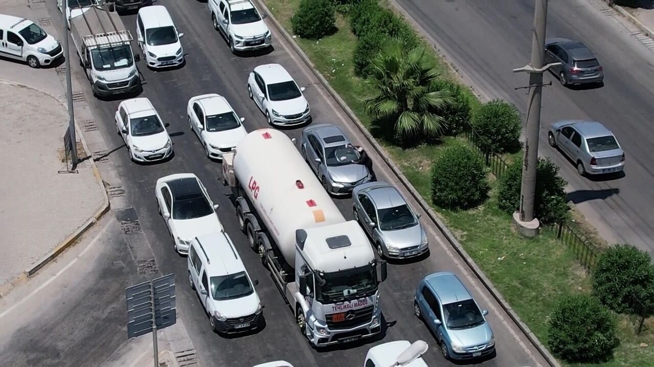 Adana'da Cam Silici Tehdidi Para Alamayınca Çılgına Dönüyorlar (5)