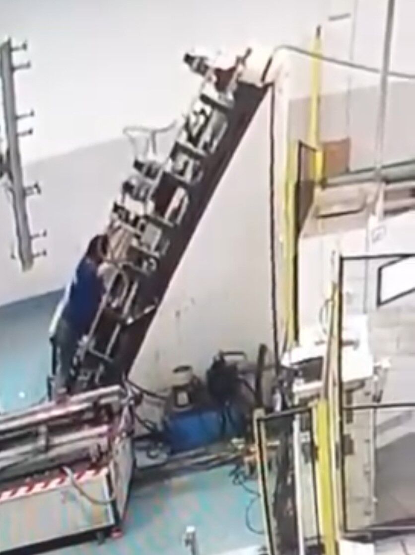 Adana’da Organize Sanayide Feci Iş Kazası Makine Işçinin Sırtına Saplandı (3)