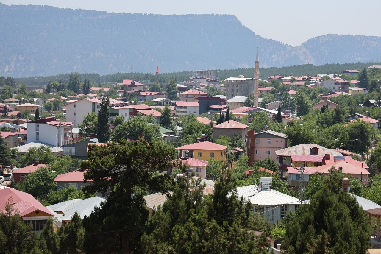 Adana’da Sıcak Hava Kaçışı Pozantı’nın Nüfusu 450 Bine Ulaştı (4)