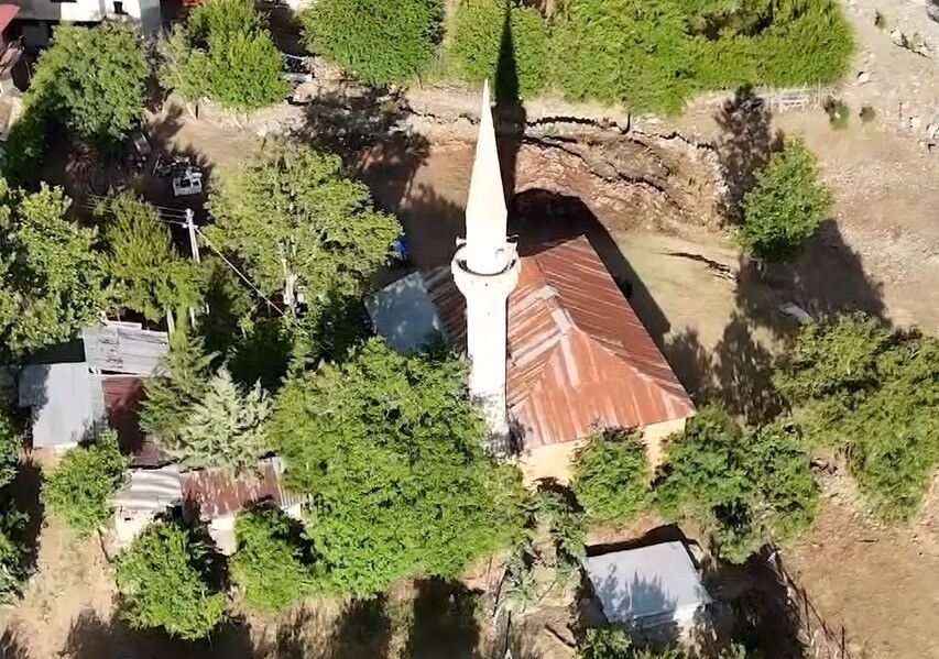 Adana'nın 500 Yıllık Güzpınarı Camii Zamana Direniyor (2)