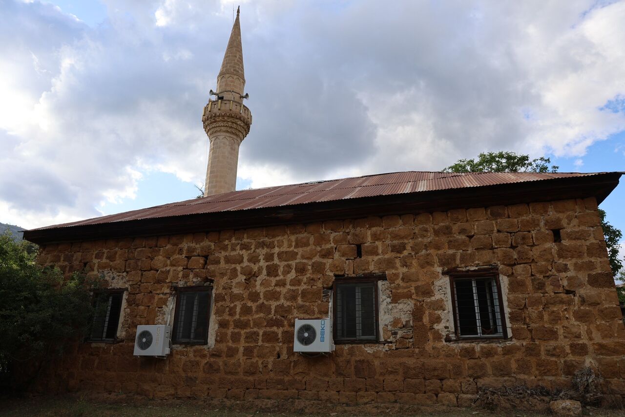 Adana'nın 500 Yıllık Güzpınarı Camii Zamana Direniyor (4)