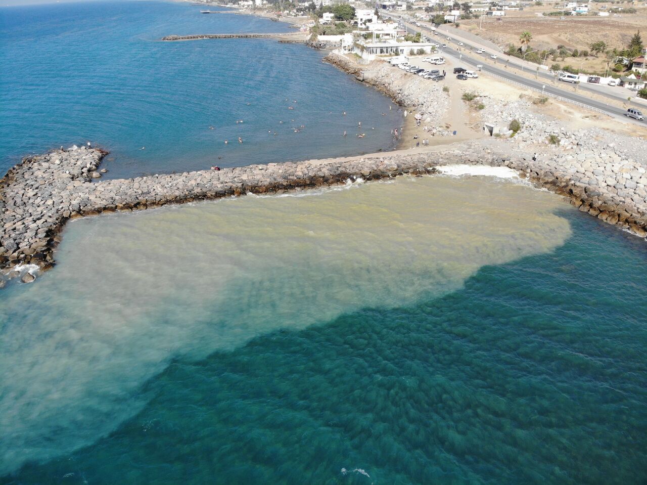 Akdeniz’de Beyaz Köpüklü Tabaka Endişe Yarattı (2)