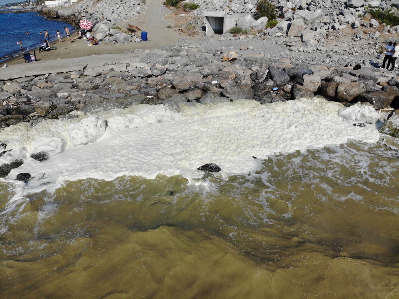 Akdeniz’de Beyaz Köpüklü Tabaka Endişe Yarattı (3)