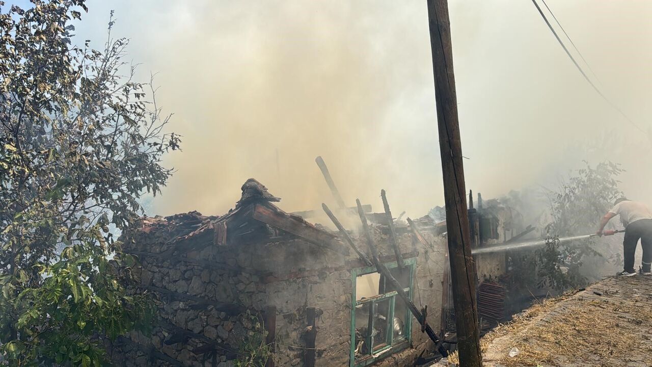 Akseki’de Anız Yangını 100 Yıllık Düğmeli Evleri Kül Etti (6)