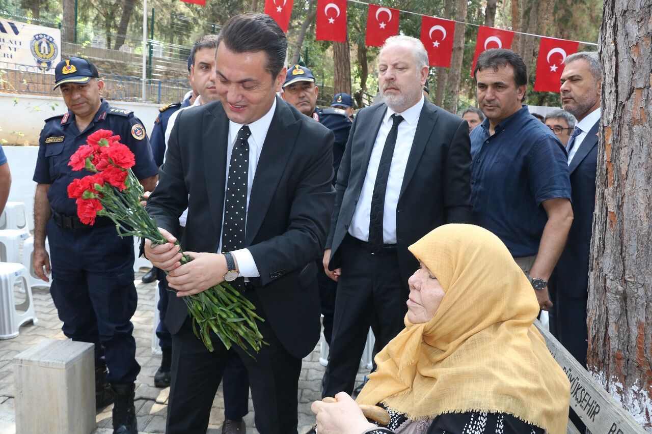 Alanya’da 15 Temmuz’da Şehitliğe Karanfil Bırakıldı (1)