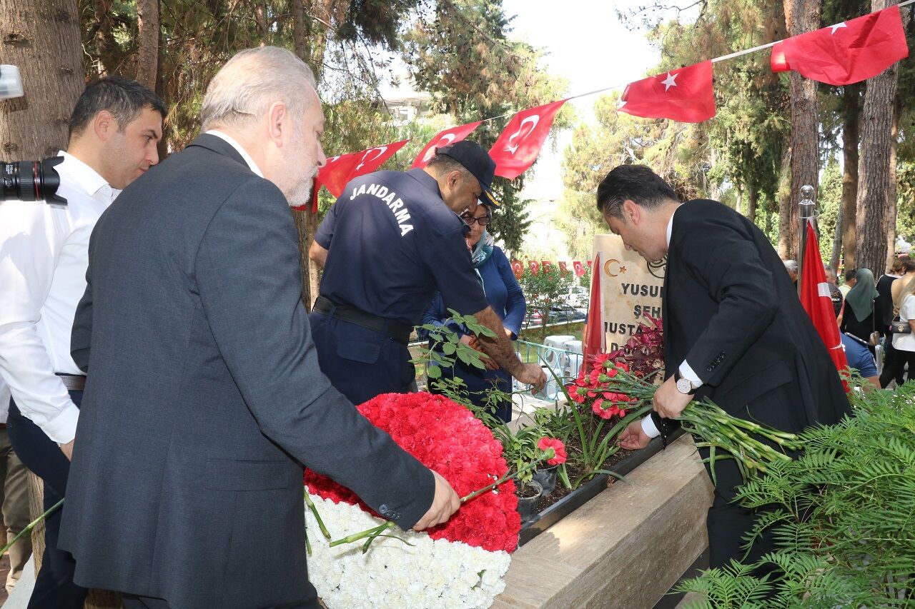Alanya’da 15 Temmuz’da Şehitliğe Karanfil Bırakıldı (2)