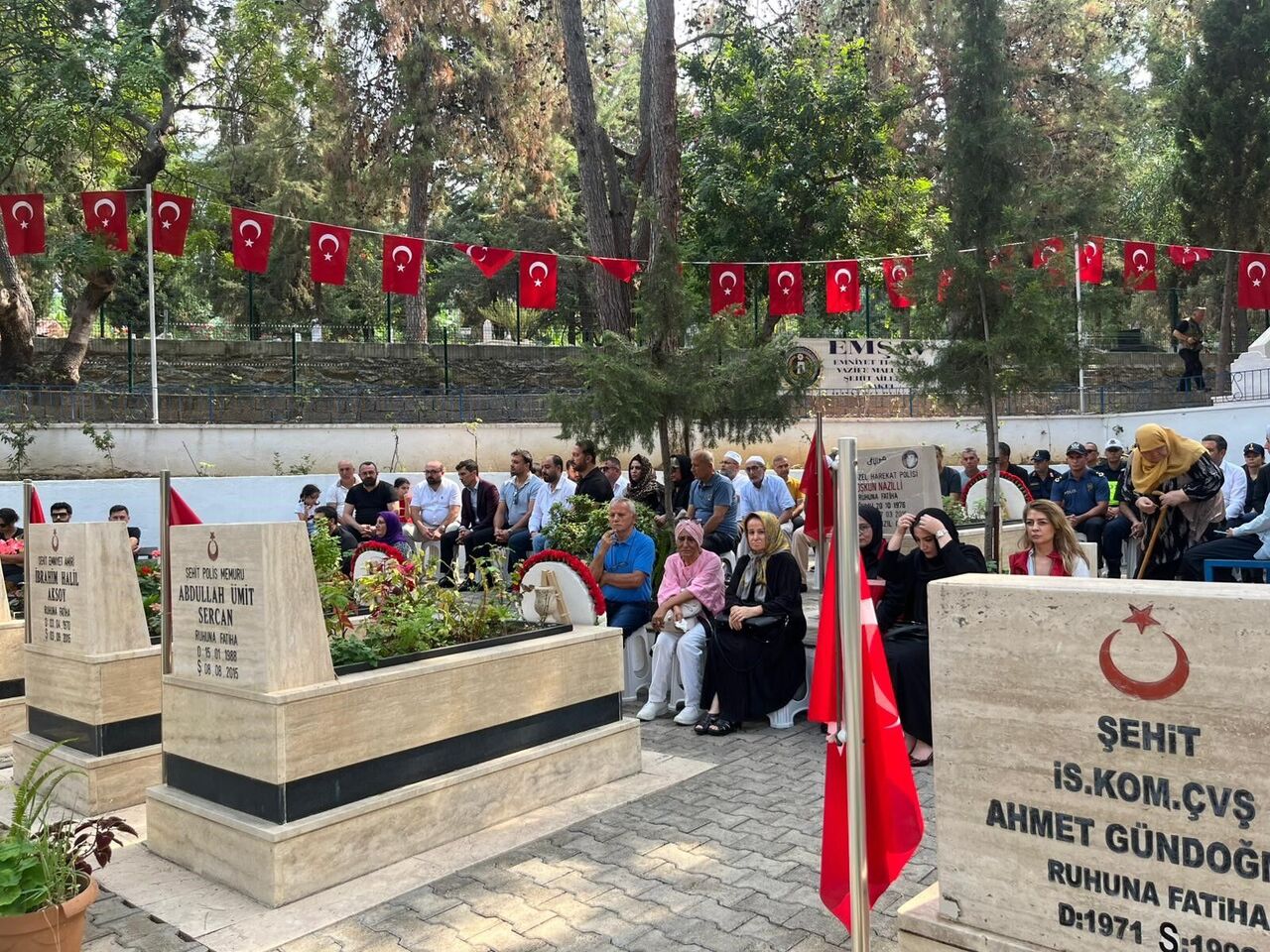Alanya’da 15 Temmuz’da Şehitliğe Karanfil Bırakıldı (5)