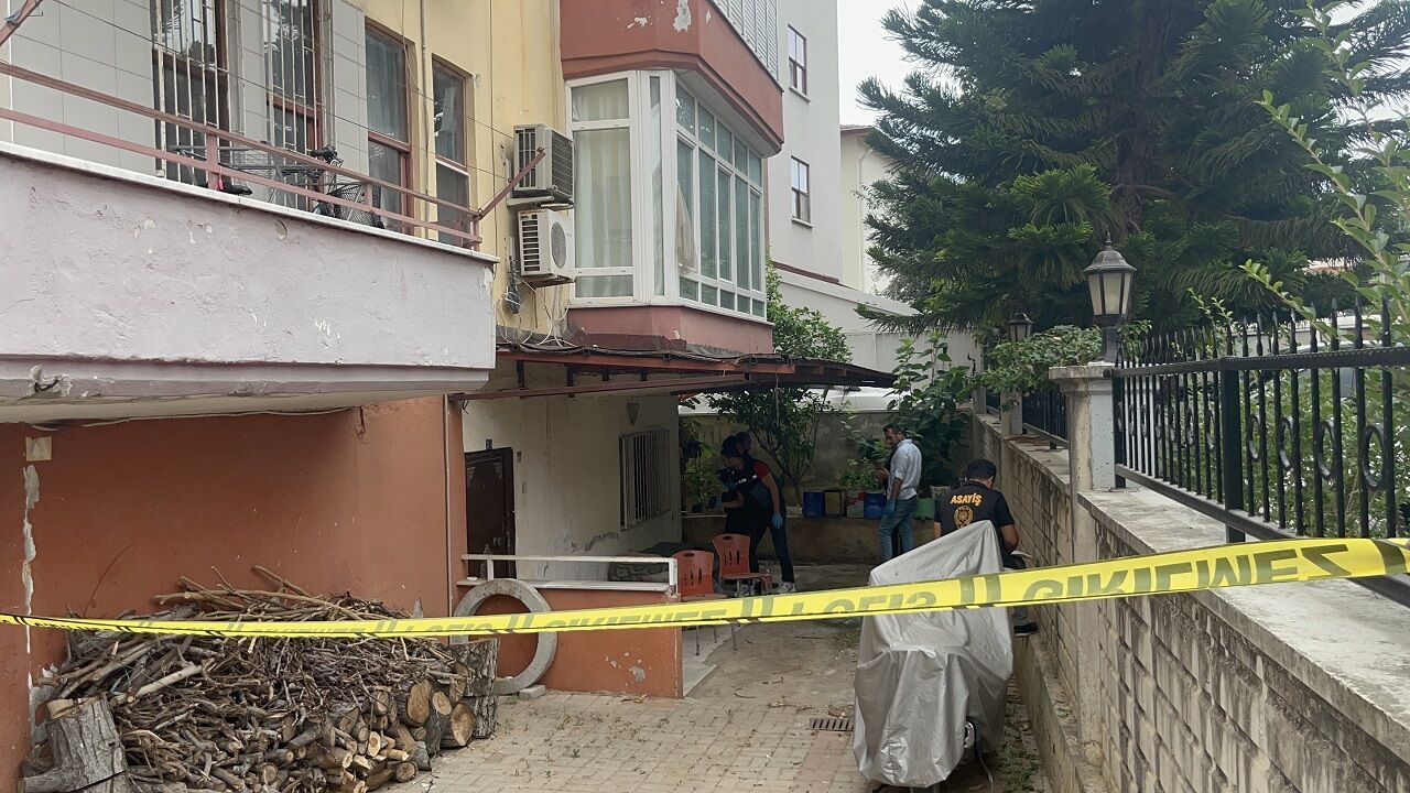 Alanya'da Evinin Önünde Ölü Bulundu (2)