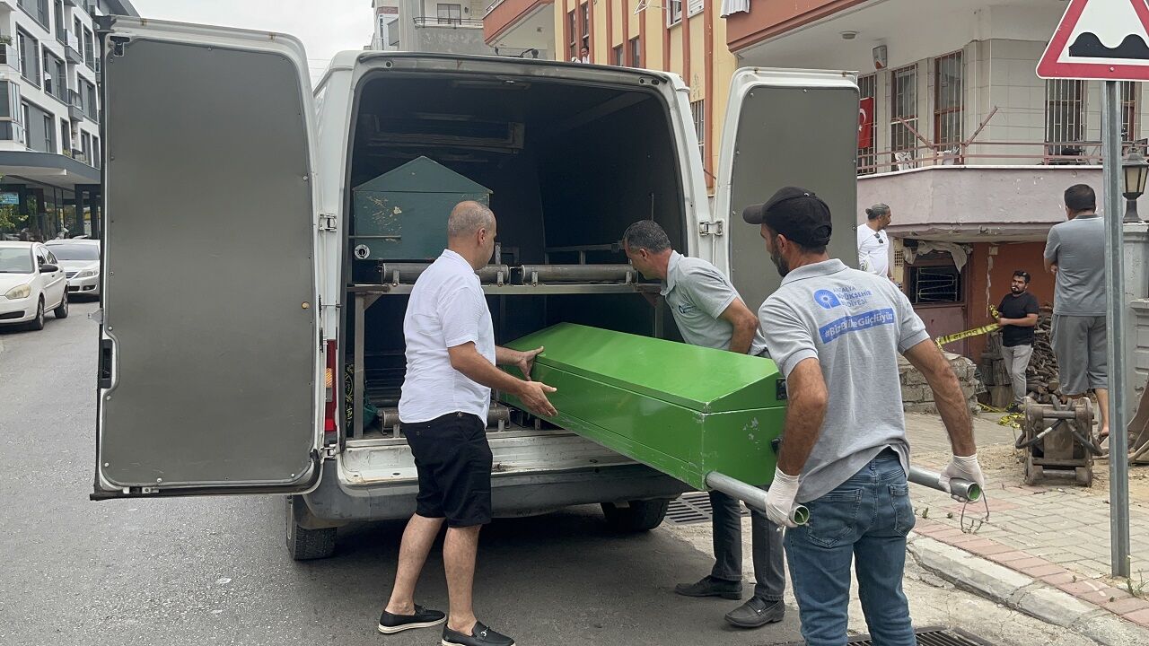Alanya'da Evinin Önünde Ölü Bulundu (4)