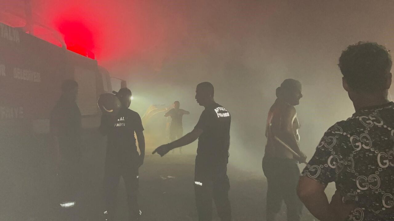 Alanya'da Orman Yangınında 3 Hektarlık Alan Zarar Gördü (1)-1