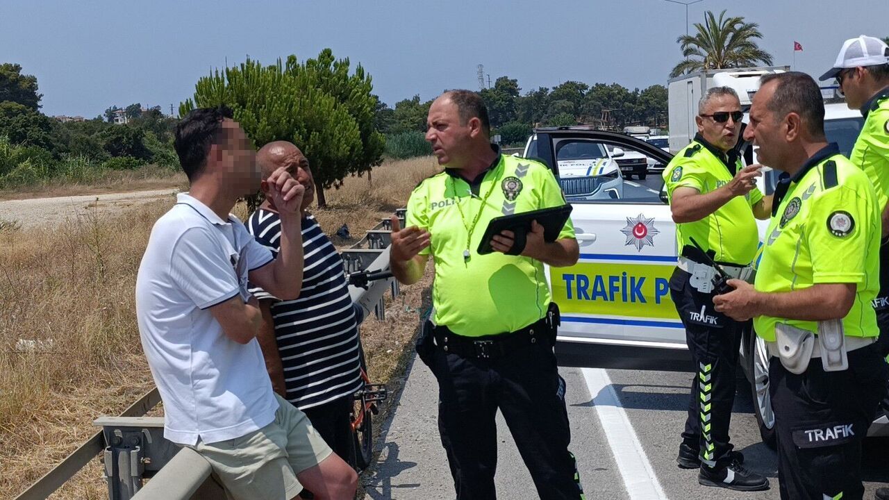 Alkollü Sürücü Otomobile Çarpıp Kaçtı, Kovalamaca Sonucu Yakalandı (8)