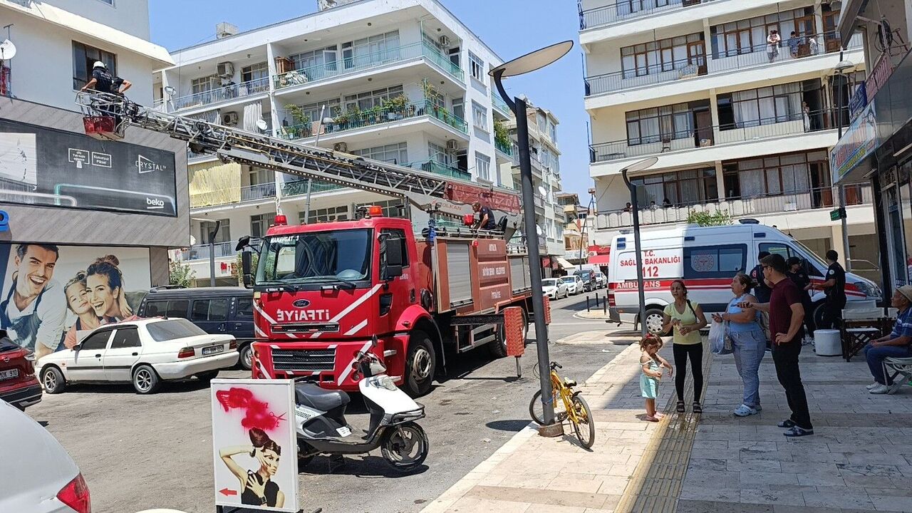 Annemin Hayatından Endişe Ediyorum Dedi, Ambulans, Itfaiye Ve Polis Ekipleri Alarma Geçti (4)