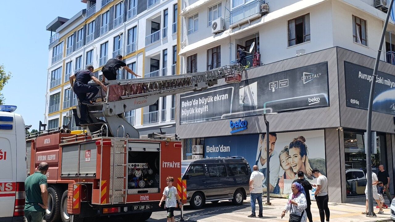 Annemin Hayatından Endişe Ediyorum Dedi, Ambulans, Itfaiye Ve Polis Ekipleri Alarma Geçti (6)