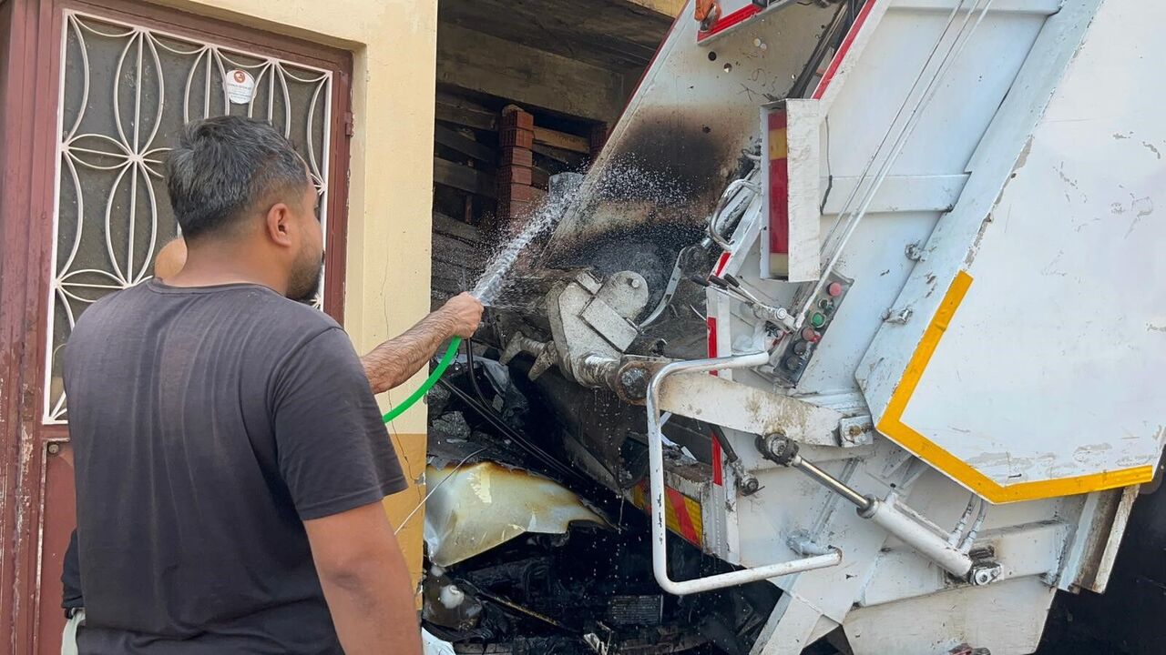 Antalya Alanya'da Freni Boşalan Çöp Kamyonu 2 Araca Çarptı, Yangın Çıktı (6)