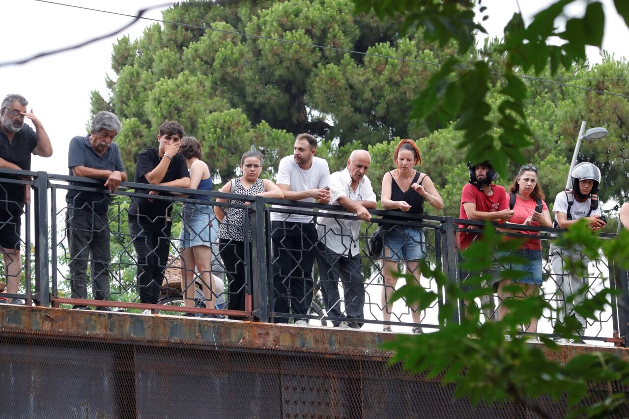 Antalya Kadınyarı’nda Kayalıklardan Düşen Genç Kurtarıldı (5)