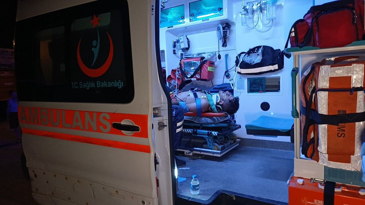 Antalya Manavgat’ta Alkollü Sürücü Kavşakta Kazaya Neden Oldu 3 Yaralı (3)