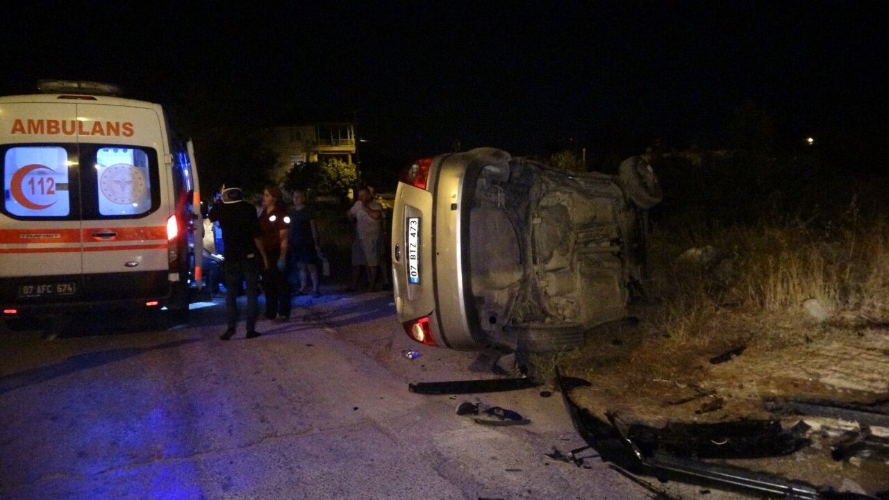 Antalya Manavgat’ta Alkollü Sürücü Kavşakta Kazaya Neden Oldu 3 Yaralı (7)