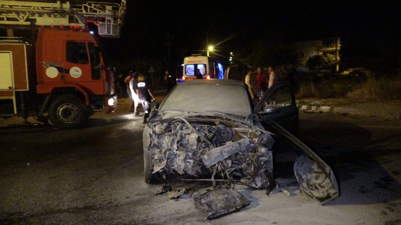 Antalya Manavgat’ta Alkollü Sürücü Kavşakta Kazaya Neden Oldu 3 Yaralı (8)