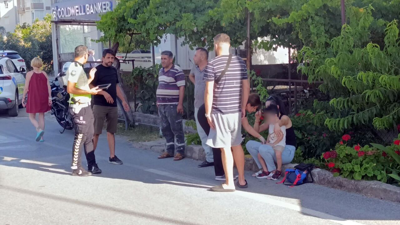 Antalya Manavgat’ta Kavşakta Kaza 3 Yaralı (3)