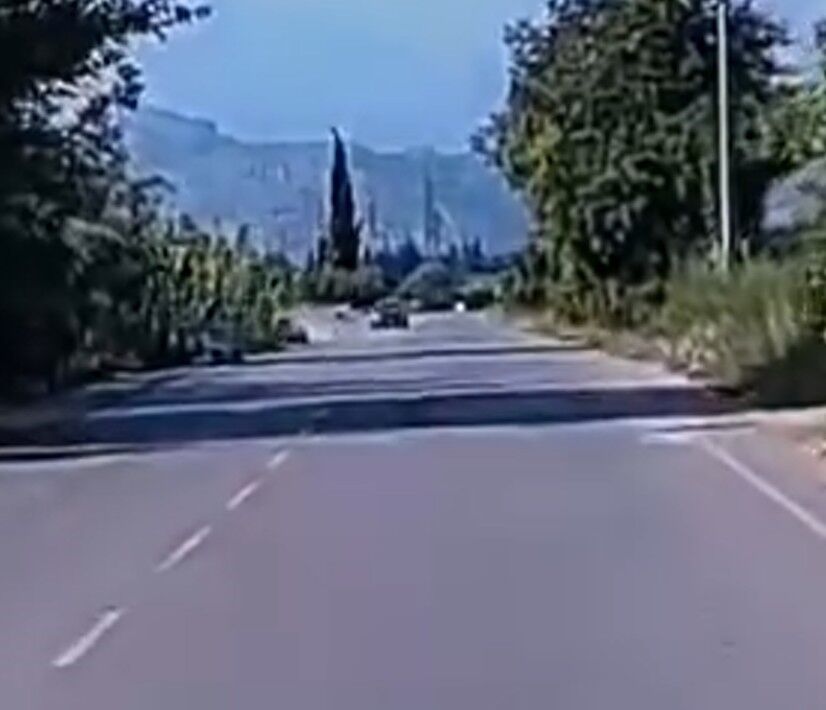 Antalya Serik’te Şarampole Yuvarlanan Otomobilde Anne Ve Kızı Yaralandı, Kaza Kamerada (2)