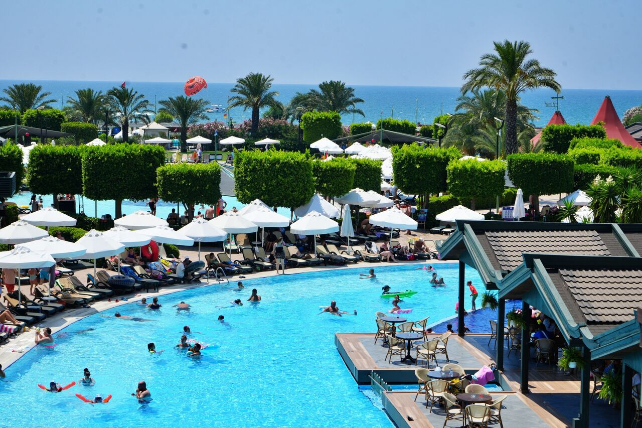 Antalya Turizmi Bölgesel Krizlere Rağmen Canlanıyor 17 Milyon Turist Hedefi (3)