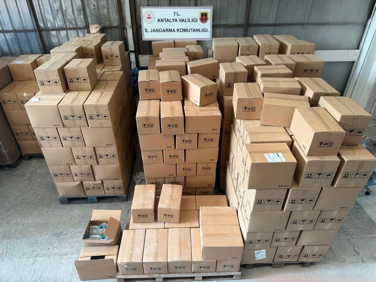 Antalya’da 46 Bin Litre Sahte Içki Ele Geçirildi (2)