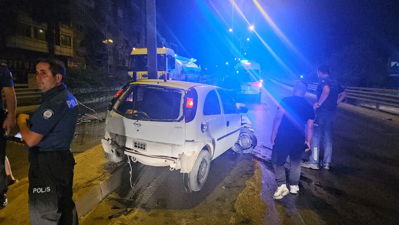 Antalya’da Alkollü Sürücünün Bariyerlere Çarptığı Kaza Mucize Kurtuluş (1)-2