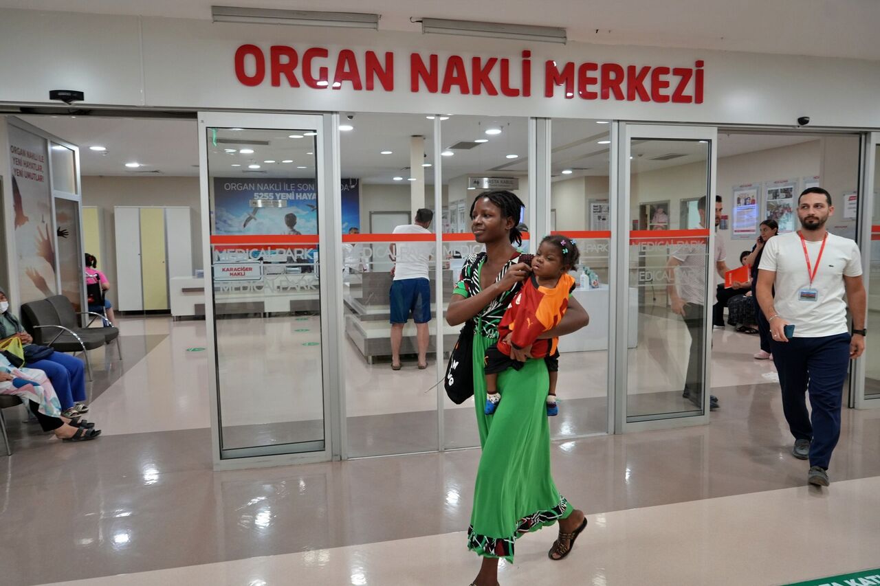 Antalya’da Başarılı Karaciğer Nakliyle Nijeryalı Minik Mercy’nin Umut Yolculuğu (1)