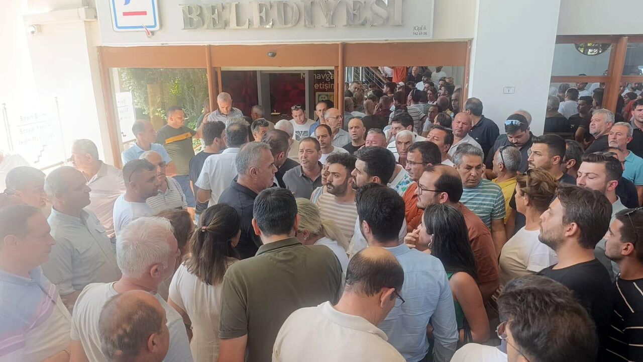 Antalya'da Belediye Başkanı Gözaltına Alındı (2)