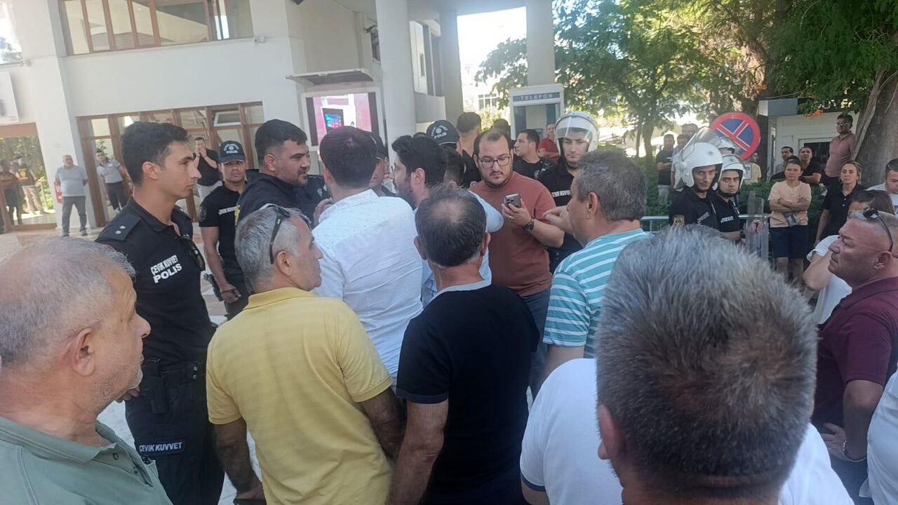 Antalya'da Belediye Başkanı Gözaltına Alındı (4)