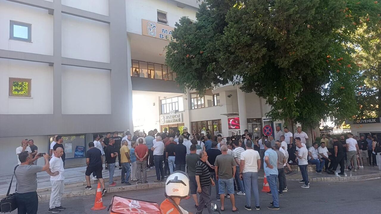 Antalya'da Belediye Başkanı Gözaltına Alındı (5)