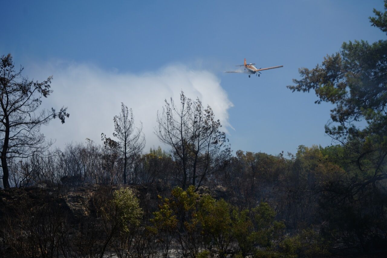 Antalya'da Çıkan Yangında Alevler Arasında Kaldılar (3)