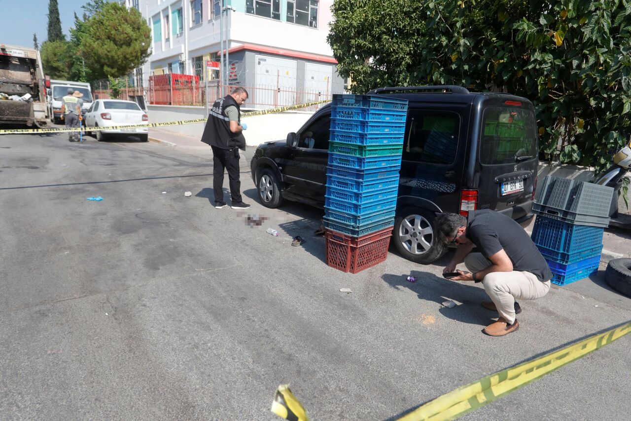 Antalya’da Fırın Çalışanına Sokak Ortasında Silahlı Saldırı (2)