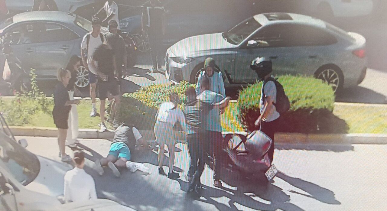 Antalya’da Motosiklet Kazası Sürücü Devrildi, Yardıma Vatandaşlar Koştu (5)