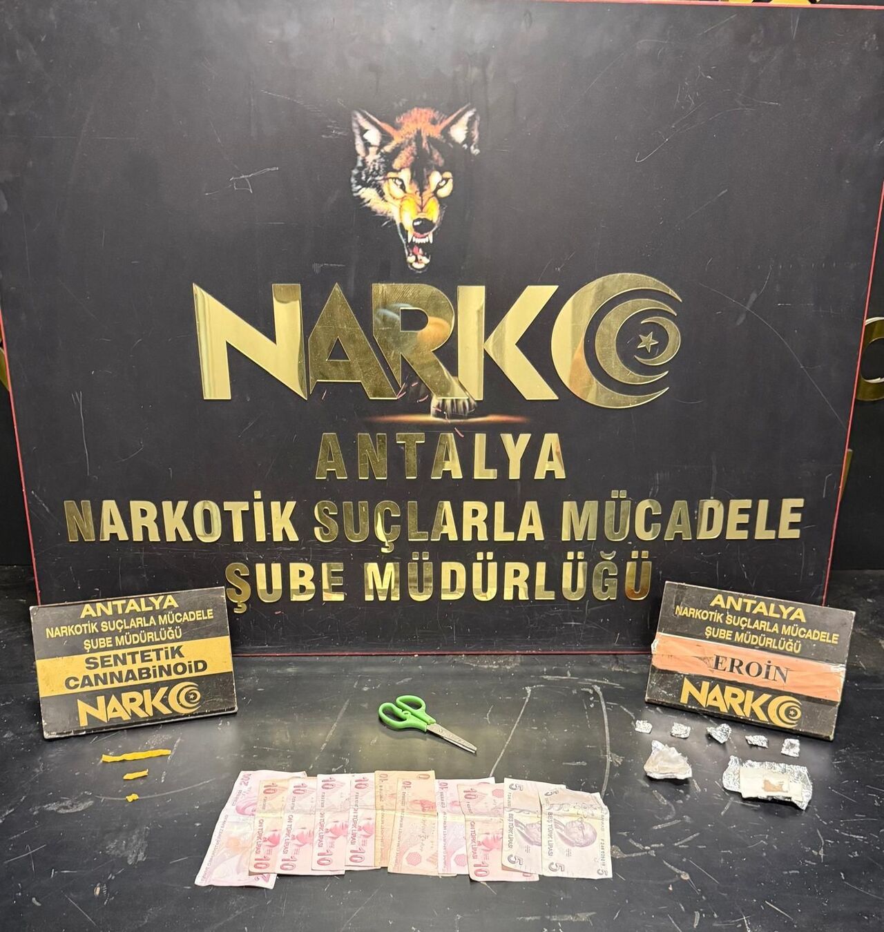 Antalya’da Narkotik Operasyonları Çok Sayıda Yasaklı Madde Ele Geçirildi (2)