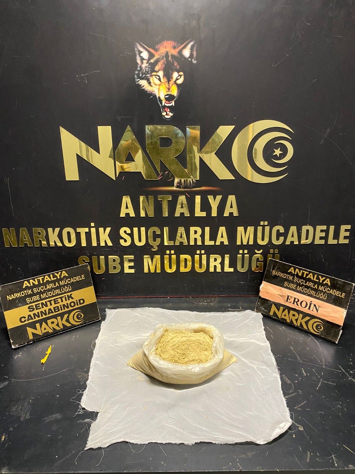 Antalya’da Narkotik Operasyonları Çok Sayıda Yasaklı Madde Ele Geçirildi (3)